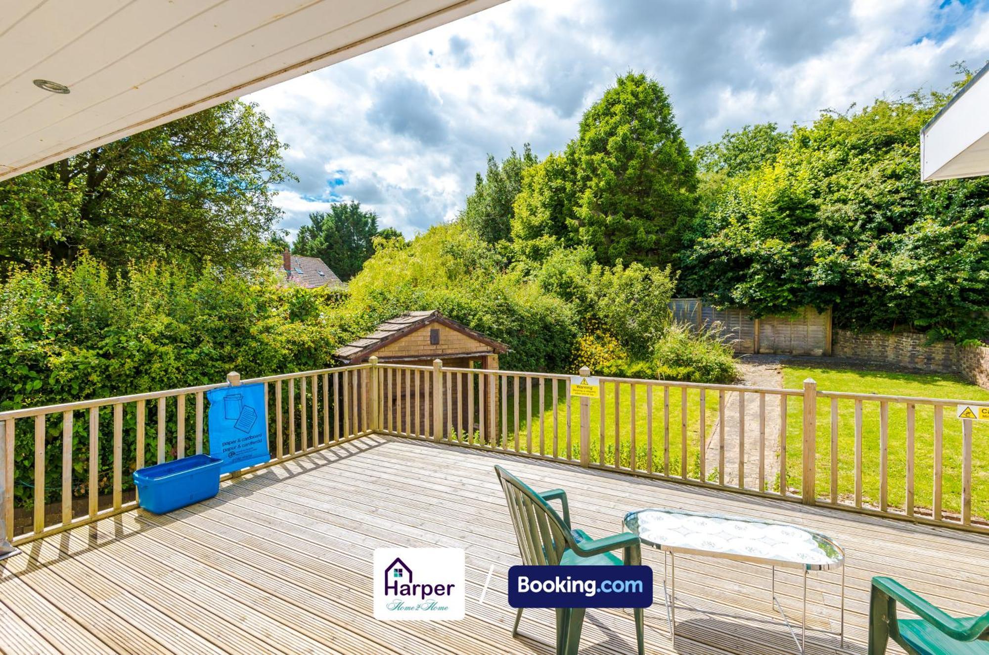 Spacious Detached Bungalow By Harperletting Short Lets & Serviced Accommodation Buckely With Pool Table & Driveway Buckley 외부 사진