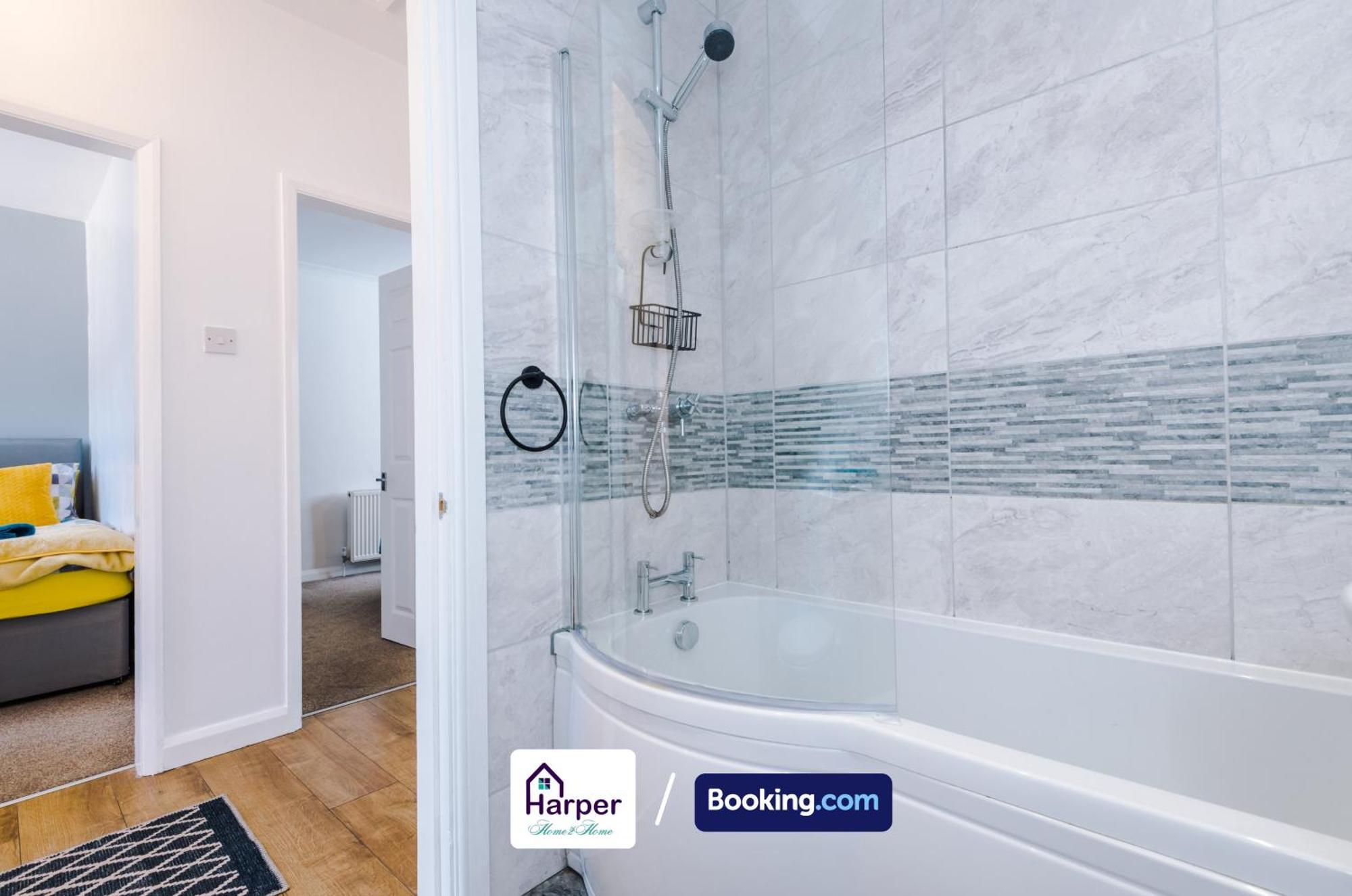 Spacious Detached Bungalow By Harperletting Short Lets & Serviced Accommodation Buckely With Pool Table & Driveway Buckley 외부 사진